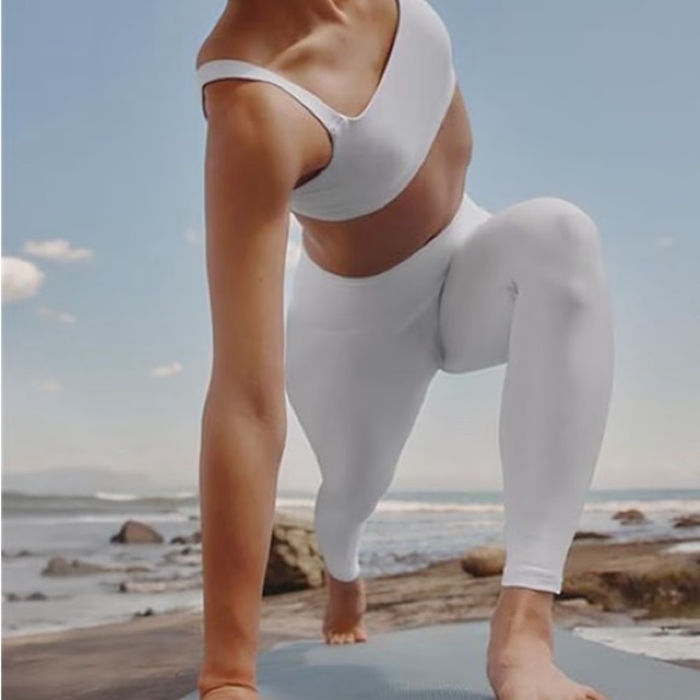 NWT ATHLETA ULTRA HIGH RISE
ELATION 7/8 TIGHT